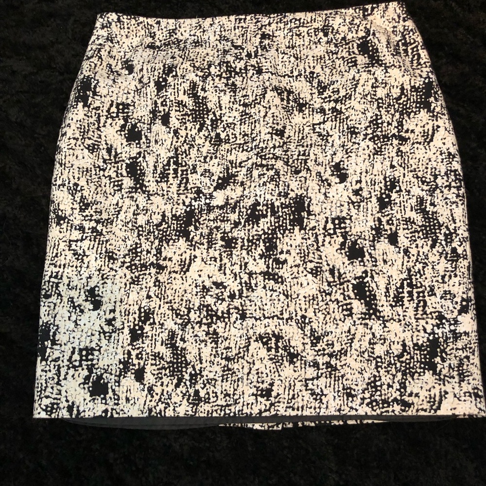 Valerie Bertinili Skirt with back zipper.